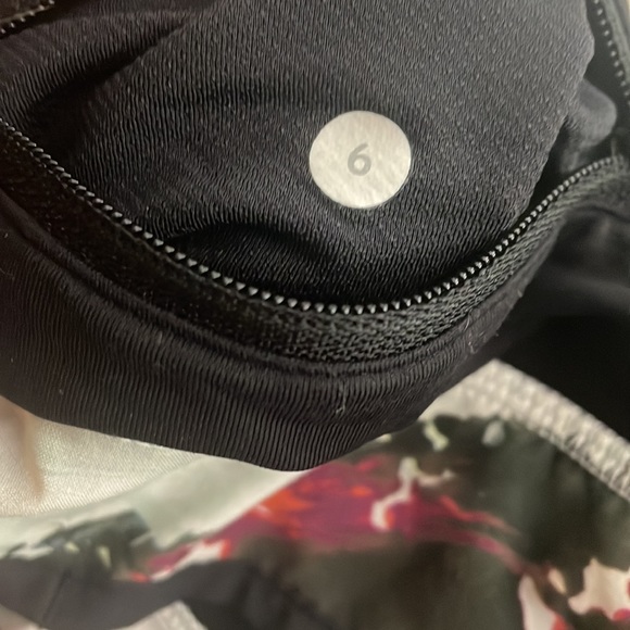 Lululemon Speed Up Shorts - Picture 6 of 7